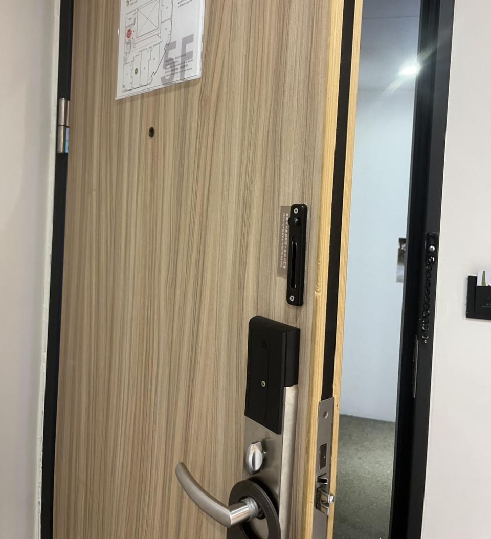 OP-HK-04 客房除塵清潔 門內側 示意圖