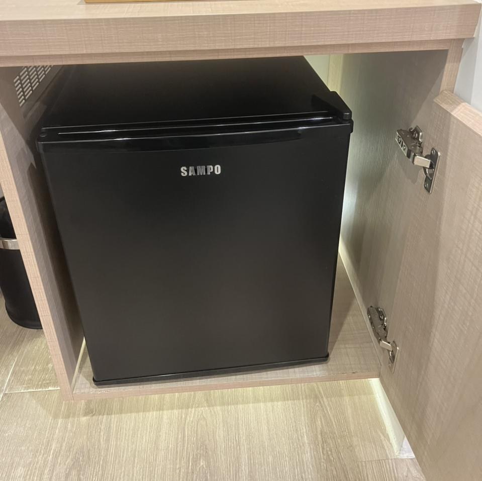 OP-HK-04 客房除塵清潔 冰箱內部+上方 示意圖