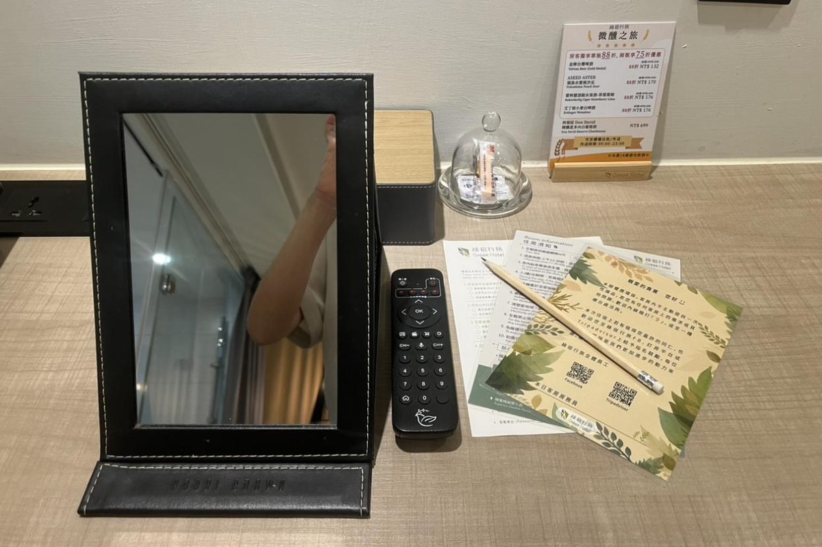 OP-HK-15 待檢房擺放 書桌下 示意圖